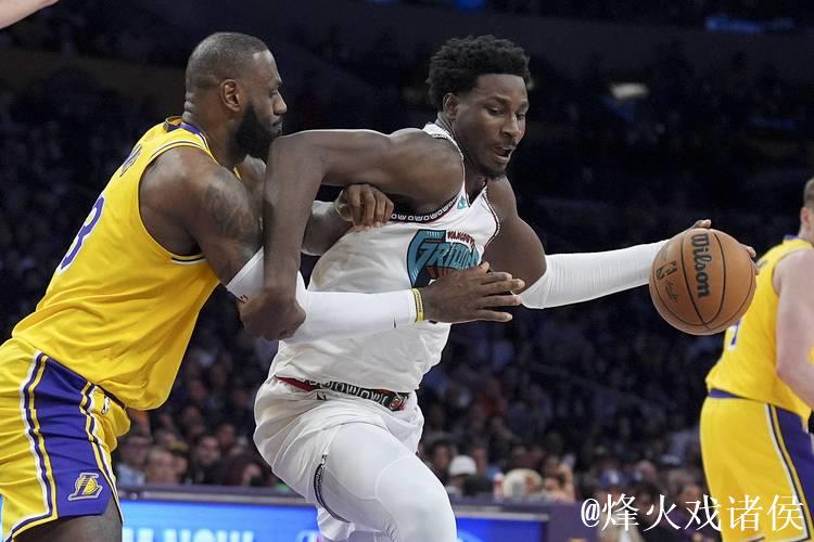 詹姆斯历史性三连三双 湖人力克灰熊喜迎三连胜