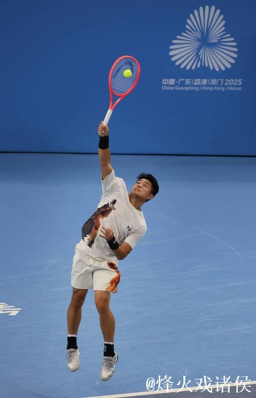 吴易昺2-1击败商竣程 首次闯入全运会网球男单决赛并夺冠