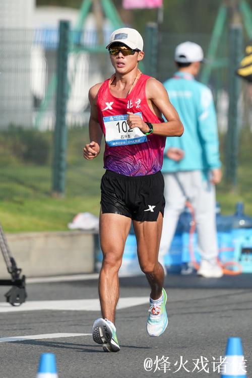 杨家玉与石升吉联手夺得马拉松竞走混合接力冠军