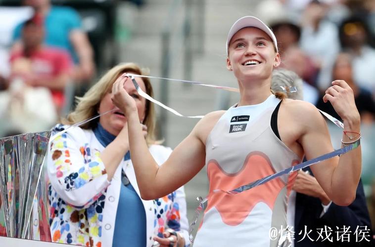 首次闯入年终总决赛冠军战!莱巴金娜2-1力克佩古拉 首次闯入年终总决赛冠军战!莱巴金娜2-1力克佩古拉