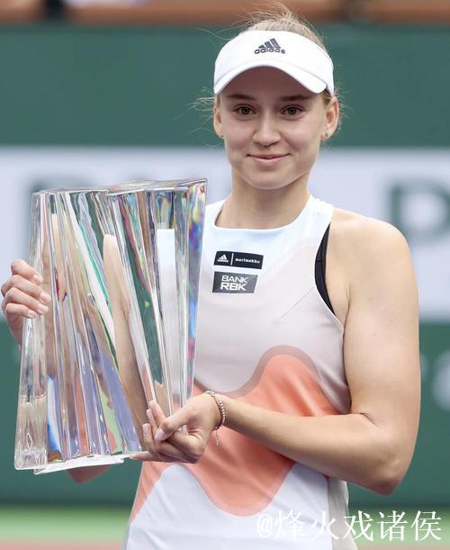 首次闯入年终总决赛冠军战!莱巴金娜2-1力克佩古拉 首次闯入年终总决赛冠军战!莱巴金娜2-1力克佩古拉