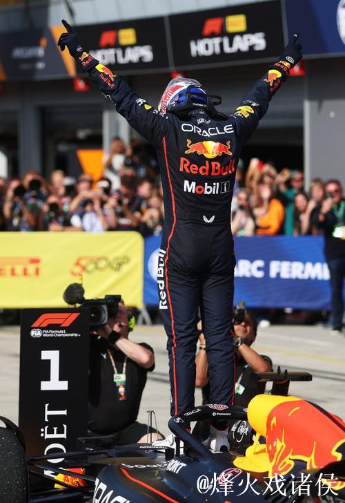 诺里斯夺得F1年度车手冠军 维斯塔潘五连冠梦碎 诺里斯夺得F1年度车手冠军 维斯塔潘五连冠梦碎