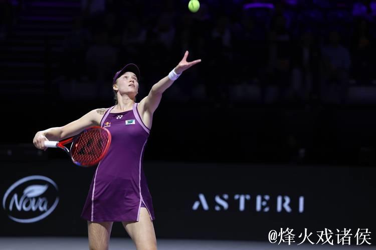 首次晋级年终总决赛决赛!莱巴金娜2-1力克佩古拉 首次晋级年终总决赛决赛!莱巴金娜2-1力克佩古拉